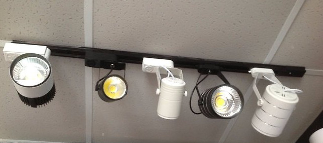 Трековые светодиодные светильники: торговое освещение и подсветка в квартире